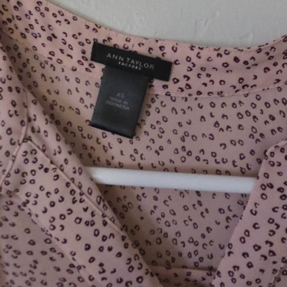 Ann Taylor Blush Pink Patterned Blouse - Picture 2 of 2